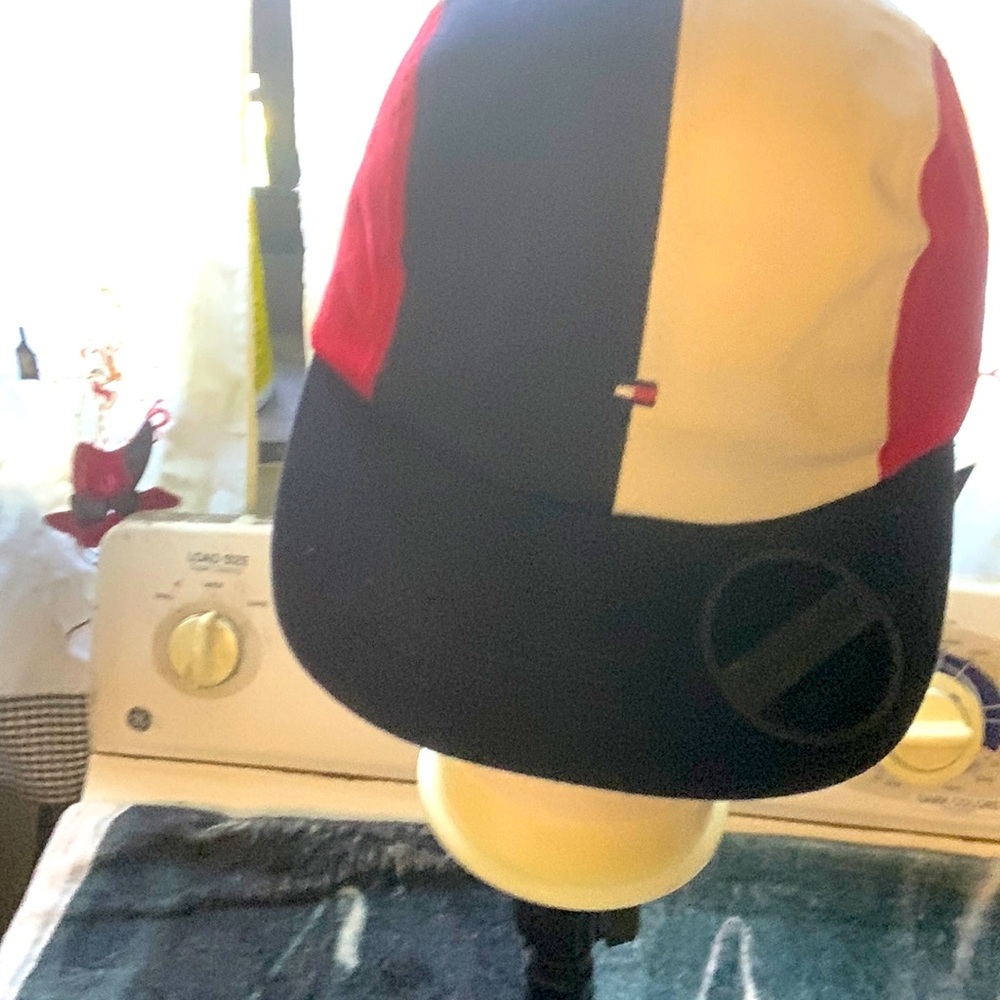 Tommy Hilfiger hat
